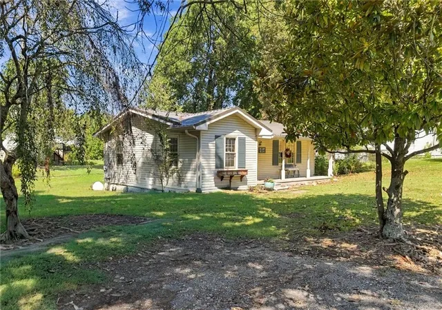 Photo 3 of Single family home for sale at 515 S 5th Avenue, Chatsworth, GA 30705 | MLS# 7838002 | Listing updated on 2026-10-23