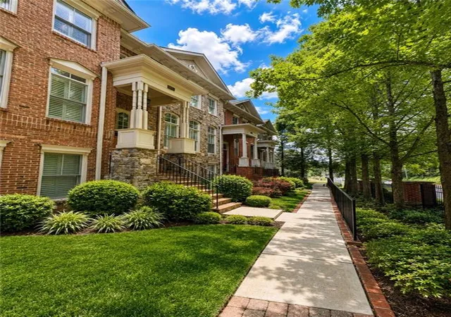 Townhouse for sale at 1085 Charles Towne Sq, Sandy Springs, GA 30328 | MLS# 7829059
