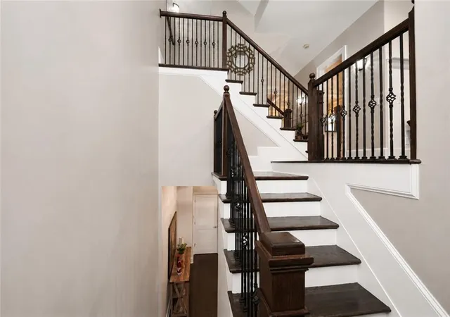 Photo 4 of Townhouse for sale at 1085 Charles Towne Sq, Sandy Springs, GA 30328 | MLS# 7829059 | Listing updated on 2026-09-05