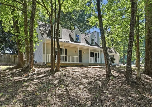 Photo 3 of Single family home for sale at 485 Barrington Loop, Roswell, GA 30076 | MLS# 7830332 | Listing updated on 2026-09-09