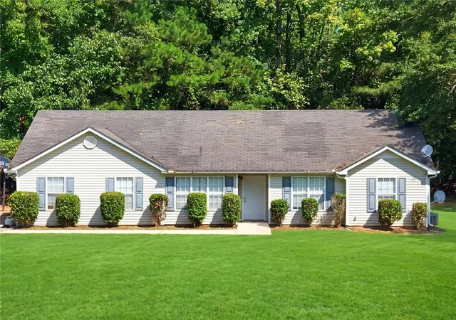 Photo 3 of Sale Pending at 25 Mountainview Dr, Covington, GA 30016 | MLS# 7834179 | Listing updated on 2026-09-17