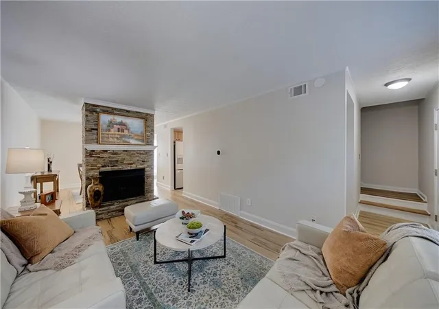 Photo 4 of Townhouse for sale at 7750 Roswell Rd #11B, Sandy Springs, GA 30350 | MLS# 7858003 | Listing updated on 2026-10-26