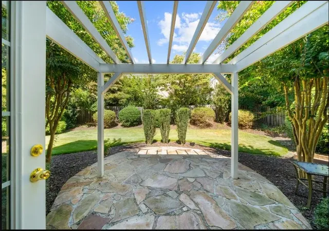 Photo 2 of Single family home for sale at 1010 Bradford Dr, Roswell, GA 30076 | MLS# 7841349 | Listing updated on 2026-10-22