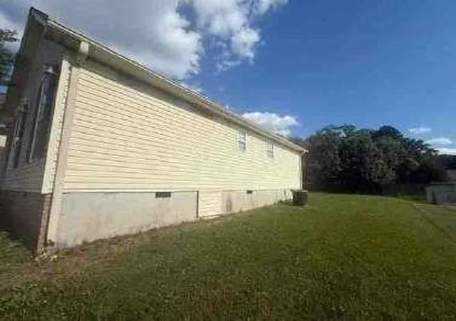 Photo 3 of Sale Pending at 1504 Rockview Cir, Weaver, AL 36277 | MLS# 7832876 | Listing updated on 2026-09-09