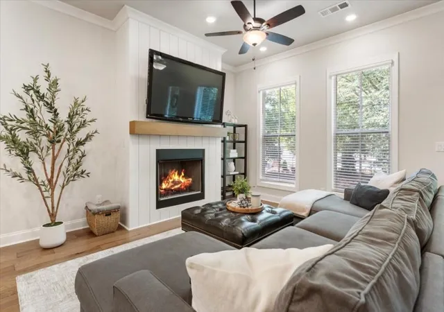 Photo 3 of Sale Pending at 124 Everley Walk, Alpharetta, GA 30009 | MLS# 7831267 | Listing updated on 2026-10-09