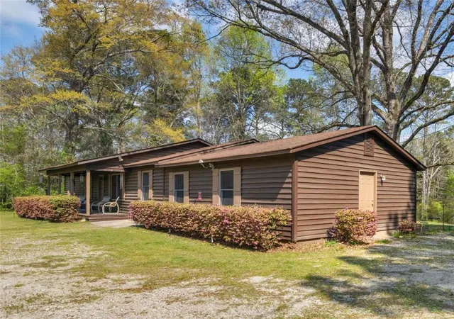 Photo 2 of Single family home for sale at 2037 Hampton Locust Grv Rd, Locust Grove, GA 30248 | MLS# 7830911 | Listing updated on 2026-09-02