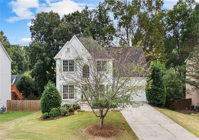 Photo 2 of Single family home for sale at 5665 Kennemore Dr, Alpharetta, GA 30004 | MLS# 7834753 | Listing updated on 2026-09-12