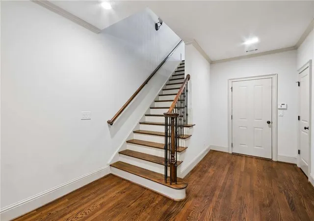 Photo 4 of Townhouse for sale at 3611 E Paces Way NE, Atlanta, GA 30326 | MLS# 7835406 | Listing updated on 2026-10-24