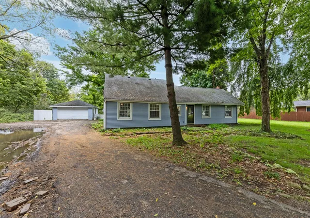 Photo 2 of Single family home for sale at 312 James Rd, Columbus, OH 43230 | MLS# 226036413 | Listing updated on 2026-09-25