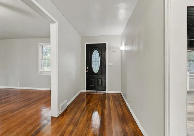 Photo 4 of Single family home for sale at 312 James Rd, Columbus, OH 43230 | MLS# 226036413 | Listing updated on 2026-09-25