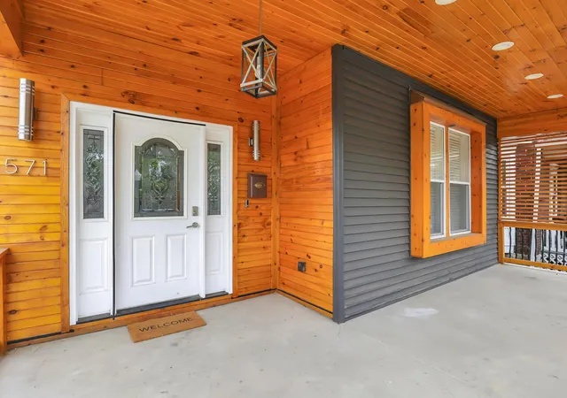 Photo 2 of Single family home for sale at 571 Linwood Ave, Columbus, OH 43205 | MLS# 226036355 | Listing updated on 2026-09-28