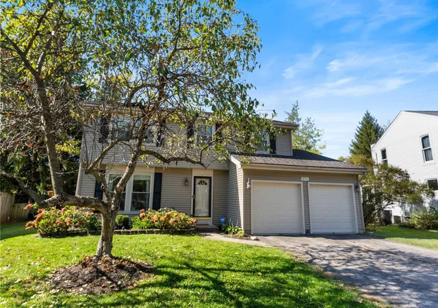 Photo 2 of Single family home for sale at 3715 Bushmill Fls Dr, Columbus, OH 43221 | MLS# 226040791 | Listing updated on 2026-10-29