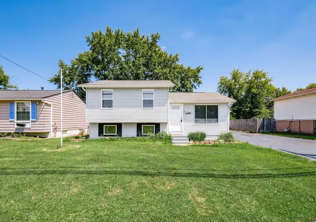 Photo 3 of Single family home for sale at 3586 Alkire Rd, Grove City, OH 43123 | MLS# 226003582 | Listing updated on 2026-09-10