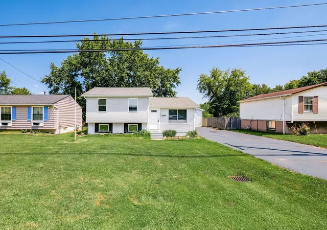 Photo 4 of Single family home for sale at 3586 Alkire Rd, Grove City, OH 43123 | MLS# 226003582 | Listing updated on 2026-09-10