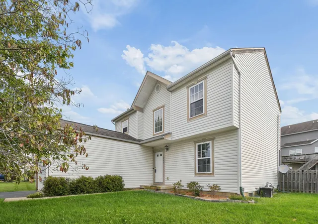 Photo 4 of Single family home for sale at 1049 Legacy Ln, Pataskala, OH 43062 | MLS# 226027003 | Listing updated on 2026-09-21