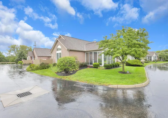 Photo 2 of Condo for sale at 2018 Farmbrook Cir N, Grove City, OH 43123 | MLS# 226034586 | Listing updated on 2026-10-07