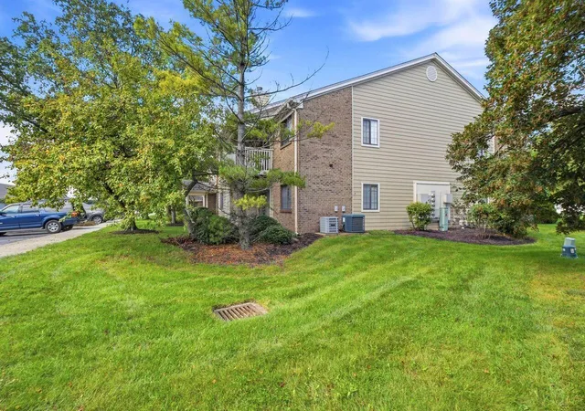 Photo 3 of Condo for sale at 6735 Meadow Crk Dr #103, Columbus, OH 43235 | MLS# 226036602 | Listing updated on 2026-10-08