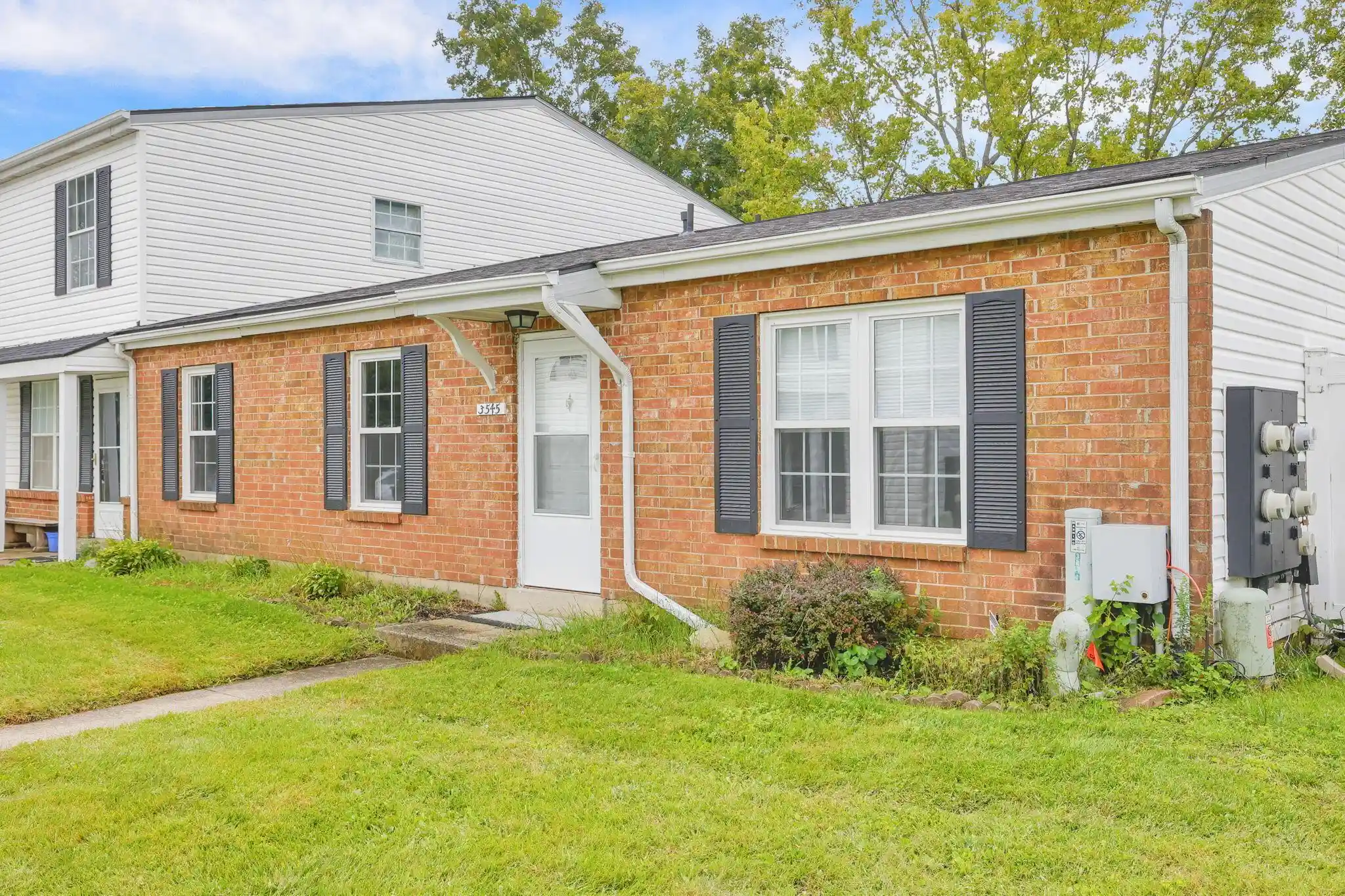 Listing Photo 1 - Condo for sale in 3545 Broadleaf Ln located at 3545 Broadleaf Ln, Columbus, OH 43224 - Unit 3545 Broadleaf Ln