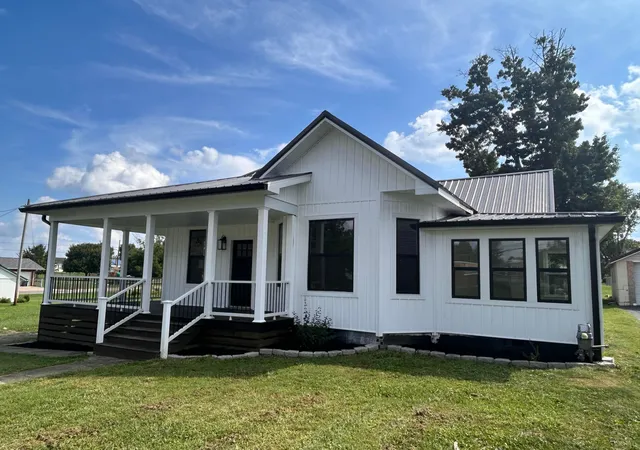 Photo 3 of Single family home for sale at 343 W South St, Jackson, OH 45640 | MLS# 226012243 | Listing updated on 2026-10-05