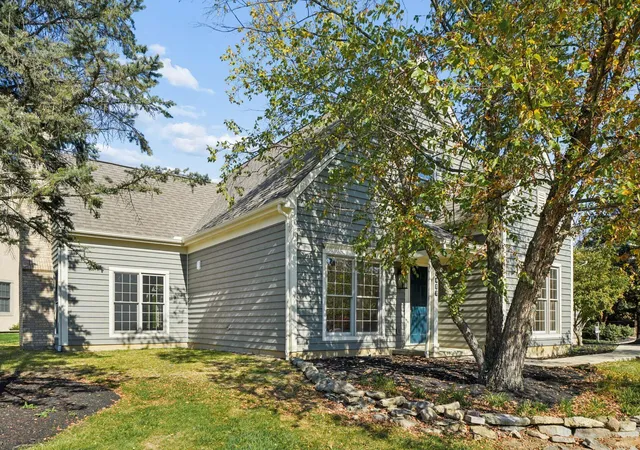 Photo 3 of Single family home for sale at 8412 Greenside Dr, Dublin, OH 43017 | MLS# 226040660 | Listing updated on 2026-10-29