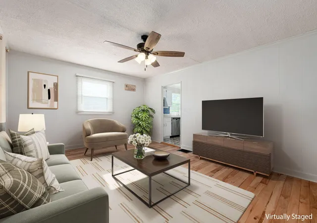 Photo 3 of Single family home for sale at 199 E Weisheimer Rd, Columbus, OH 43214 | MLS# 226015528 | Listing updated on 2026-10-02