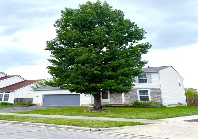 Photo 2 of Single family home for sale at 7180 Dewfall Dr, Reynoldsburg, OH 43068 | MLS# 226018683 | Listing updated on 2026-10-02