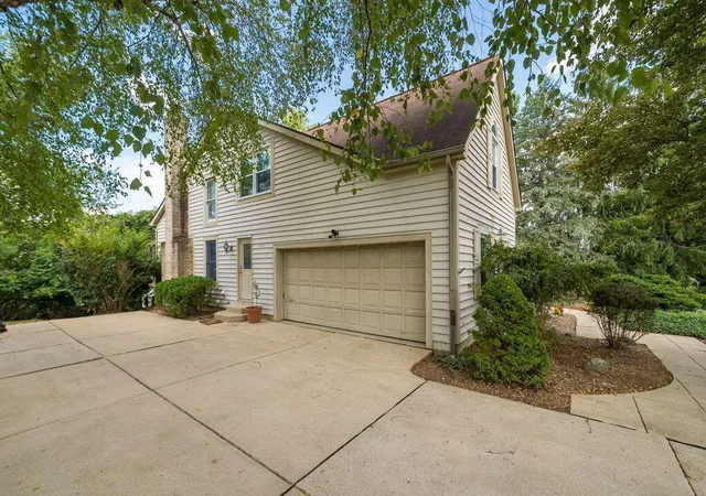 Photo 3 of Single family home for sale at 266 Oakham Ct, Powell, OH 43065 | MLS# 226019724 | Listing updated on 2026-09-27