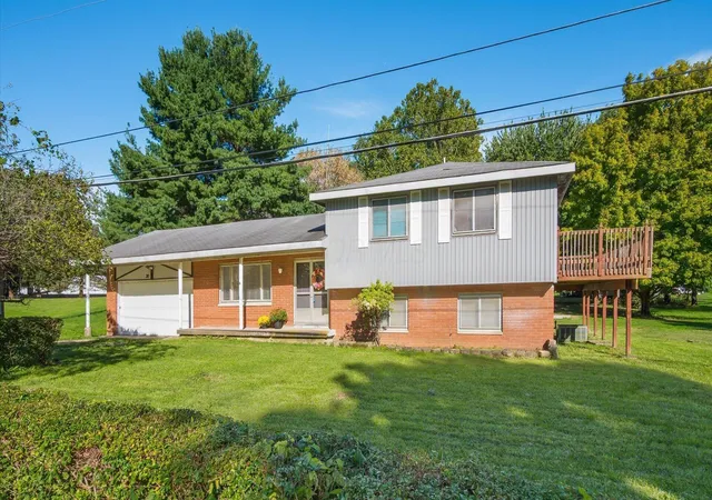 Photo 2 of Single family home for sale at 20 Worth Dr, Hebron, OH 43025 | MLS# 226022968 | Listing updated on 2026-09-25