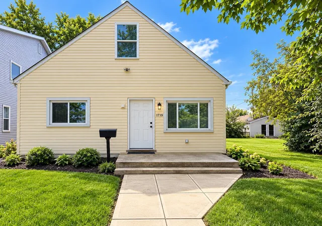 Photo 1 of Single family home for sale at 1719 Sullivant Ave, Columbus, OH 43223 | MLS# 226020918 | Listing updated on 2026-10-08