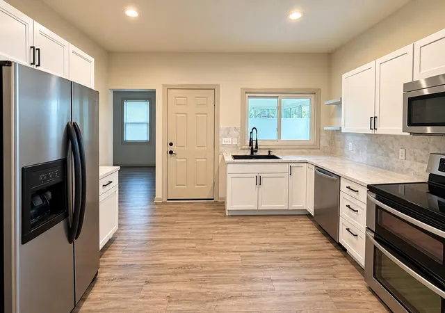 Photo 4 of Single family home for sale at 1719 Sullivant Ave, Columbus, OH 43223 | MLS# 226020918 | Listing updated on 2026-10-08