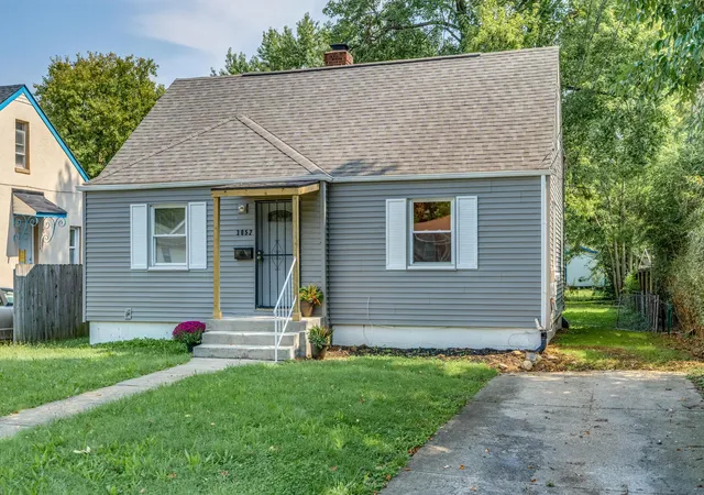 Photo 3 of Single family home for sale at 3052 Medina Ave, Columbus, OH 43224 | MLS# 226022099 | Listing updated on 2026-09-24