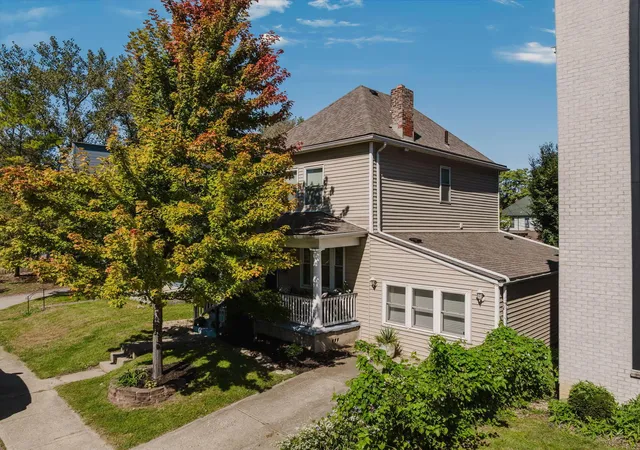 Photo 2 of Single family home for sale at 590 W 2nd Avenue, Columbus, OH 43201 | MLS# 226022282 | Listing updated on 2026-10-26