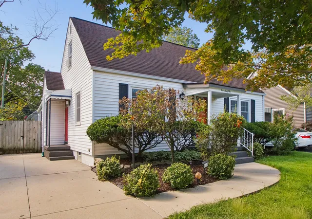 Photo 2 of Single family home for sale at 565 Northridge Rd, Columbus, OH 43214 | MLS# 226035109 | Listing updated on 2026-09-27