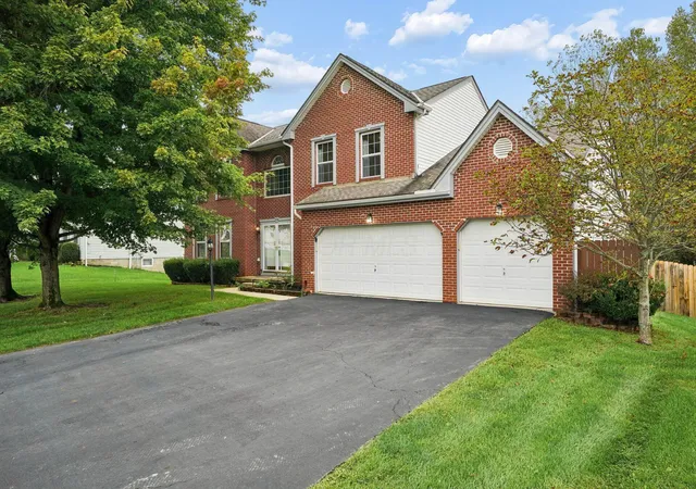Photo 1 of Single family home for sale at 124 Long Holw Dr, Etna, OH 43062 | MLS# 226023647 | Listing updated on 2026-10-06