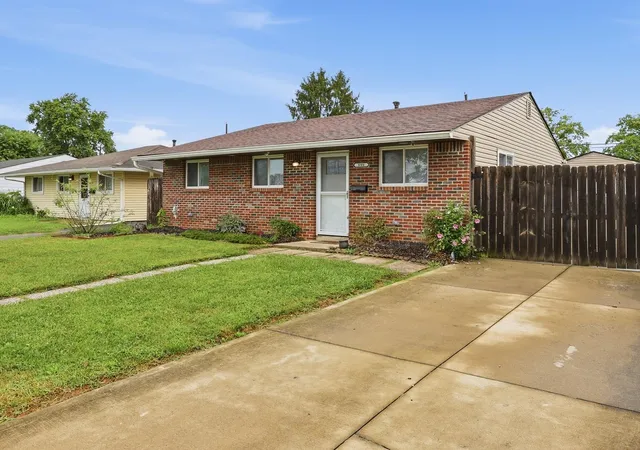 Photo 2 of Single family home for sale at 890 Bruckner Rd, Columbus, OH 43207 | MLS# 226023571 | Listing updated on 2026-10-01