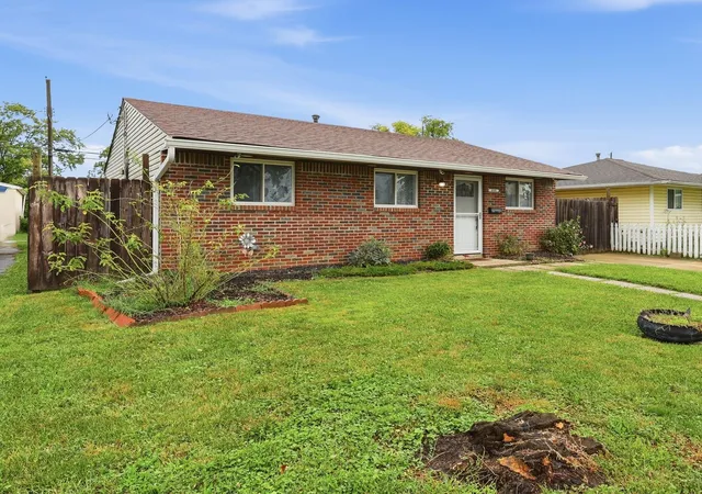 Photo 3 of Single family home for sale at 890 Bruckner Rd, Columbus, OH 43207 | MLS# 226023571 | Listing updated on 2026-10-01
