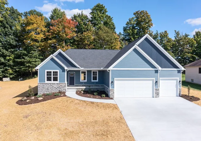 Photo 2 of Single family home for sale at 2745 Hickory Ct, Mansfield, OH 44904 | MLS# 226023551 | Listing updated on 2026-10-27
