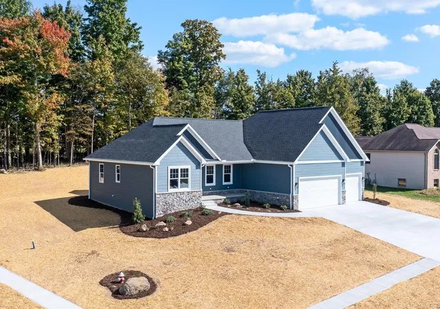 Photo 3 of Single family home for sale at 2745 Hickory Ct, Mansfield, OH 44904 | MLS# 226023551 | Listing updated on 2026-10-27