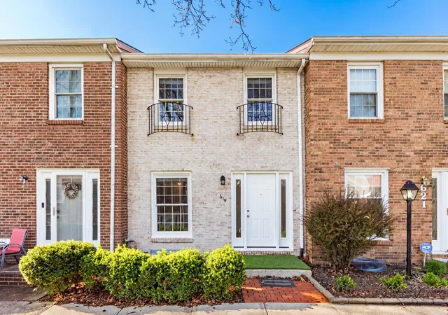 Photo 1 of Condo for sale at 619 Dlyn St, Columbus, OH 43228 | MLS# 226024889 | Listing updated on 2026-10-01
