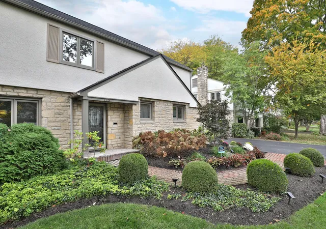 Photo 2 of Single family home for sale at 175 S Merkle Rd, Columbus, OH 43209 | MLS# 226039362 | Listing updated on 2026-10-26