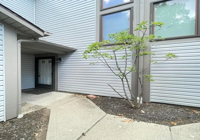 Photo 3 of Condo for sale at 2688 Woodland Trl Dr, Columbus, OH 43231 | MLS# 226035171 | Listing updated on 2026-10-01