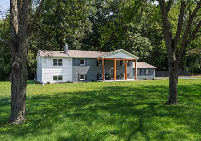 Photo 3 of Single family home for sale at 6110 Holiday Ln, Dublin, OH 43016 | MLS# 226027908 | Listing updated on 2026-10-06