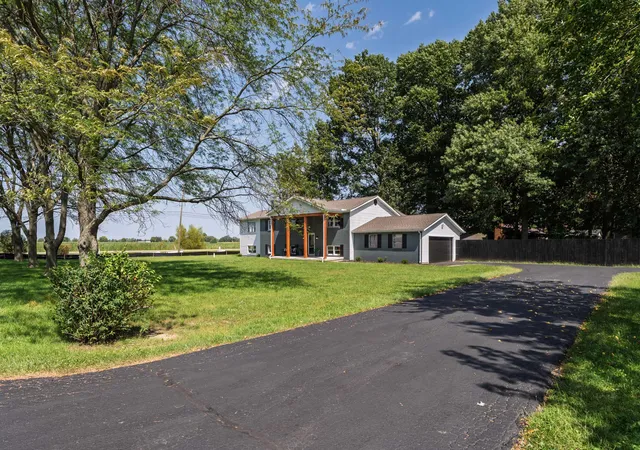 Photo 4 of Single family home for sale at 6110 Holiday Ln, Dublin, OH 43016 | MLS# 226027908 | Listing updated on 2026-10-06