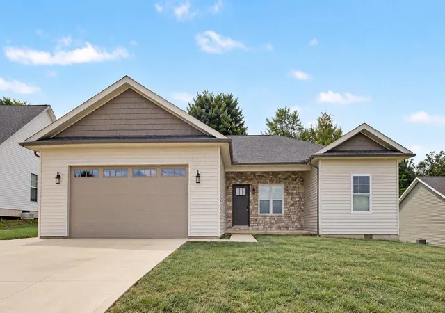 Photo 1 of Single family home for sale at 867 Fairway Dr, Howard, OH 43028 | MLS# 226030919 | Listing updated on 2026-09-25