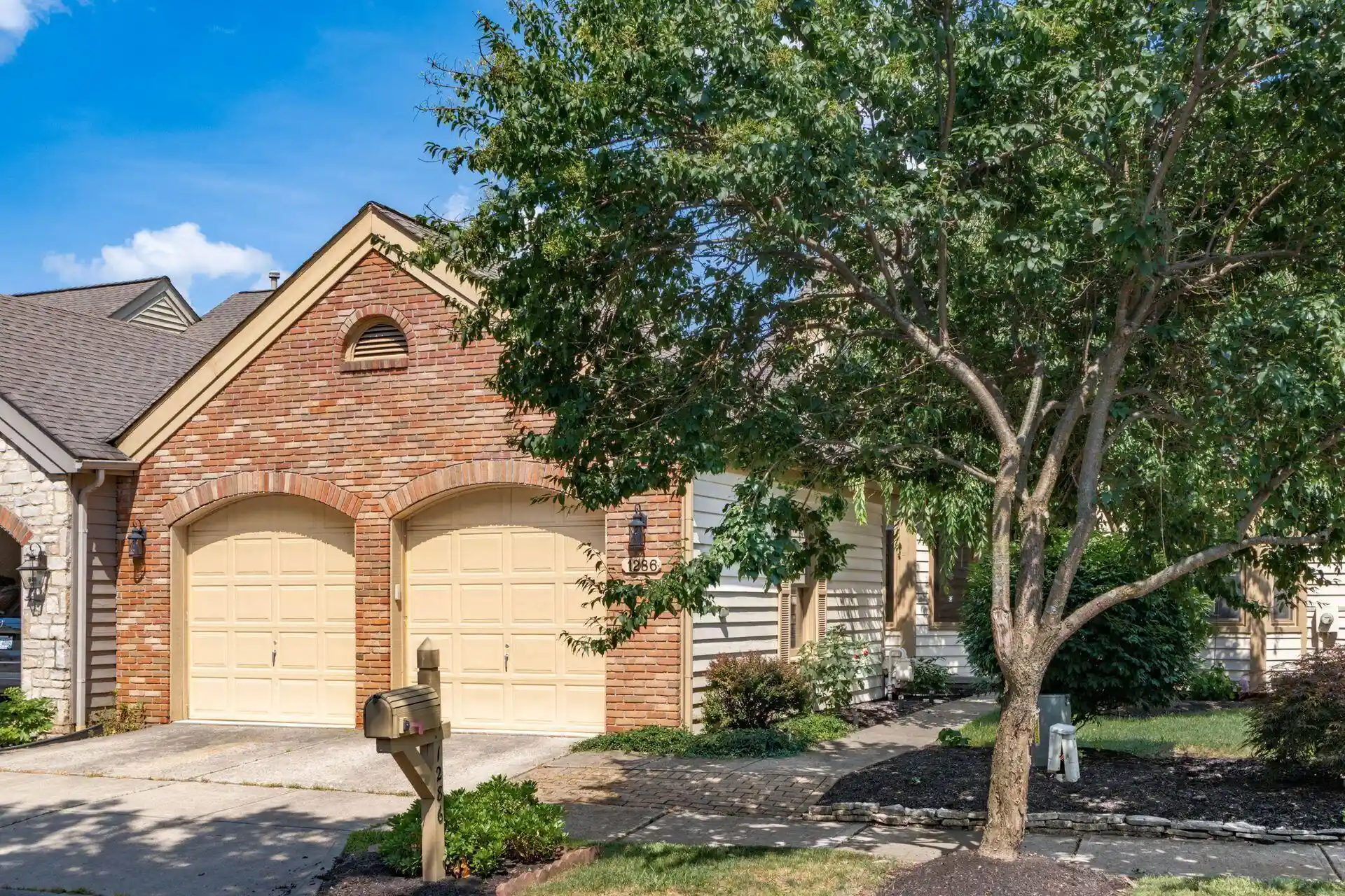 Listing Photo 2 - Condo for sale in 1286 Millstone Sq located at 1286 Millstone Sq, Westerville, OH 43081 - Unit 1286 Millstone Sq
