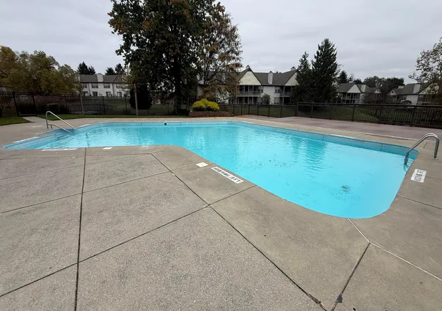 Listing Photo 2 - Condo for sale in building located at 5934 Aqua Bay Dr, Columbus, OH 43235