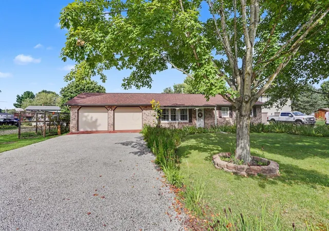 Photo 3 of Single family home for sale at 6065 Rollins Dr, Nashport, OH 43830 | MLS# 226026680 | Listing updated on 2026-09-29