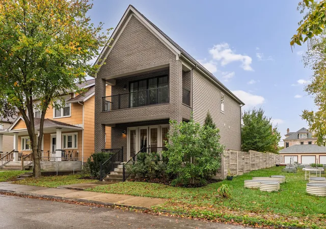 Photo 1 of Single family home for sale at 1532 Oak St, Columbus, OH 43205 | MLS# 226040128 | Listing updated on 2026-10-26