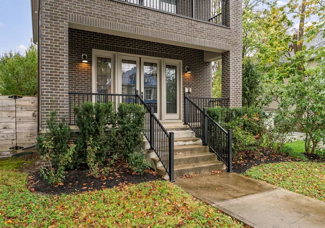 Photo 2 of Single family home for sale at 1532 Oak St, Columbus, OH 43205 | MLS# 226040128 | Listing updated on 2026-10-26