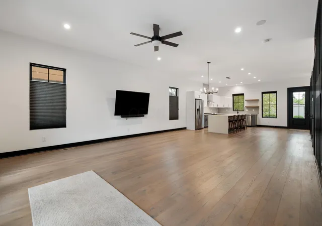 Photo 4 of Single family home for sale at 1532 Oak St, Columbus, OH 43205 | MLS# 226040128 | Listing updated on 2026-10-26